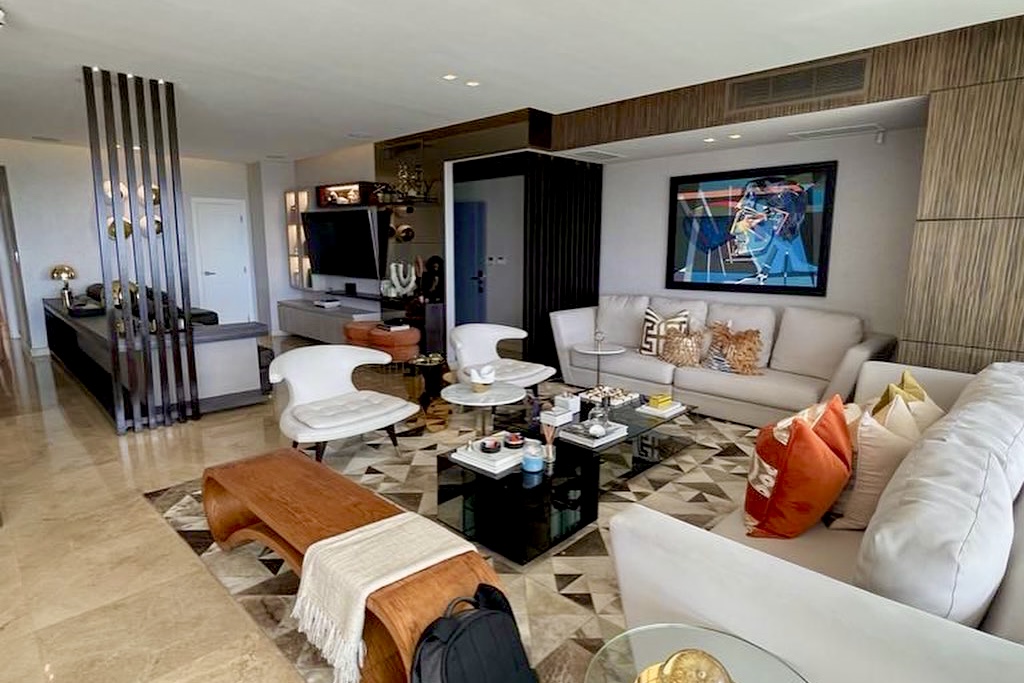 8682CB2A-3CAA-4E56-BFC8-E4A89C223FAE